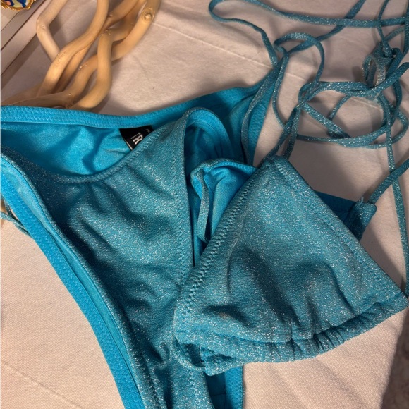 TRIANGL Light blue sparkle 
GUC. 
Top is size Medium 
Bottom is size Small - Picture 6 of 6